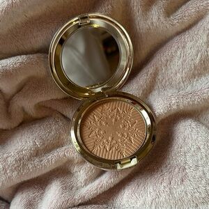 MAC 2017 limited edition holiday collection highlighter